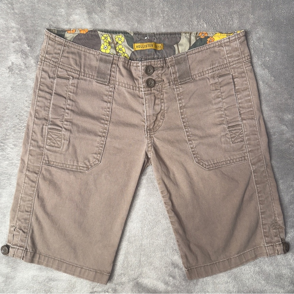 Hollister VTG Y2K Low Rise Cargo Bermuda Shorts Button Khaki - Women's Size 1